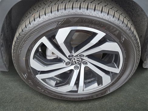 Used 2021 Volkswagen Atlas SEL Premium image 5