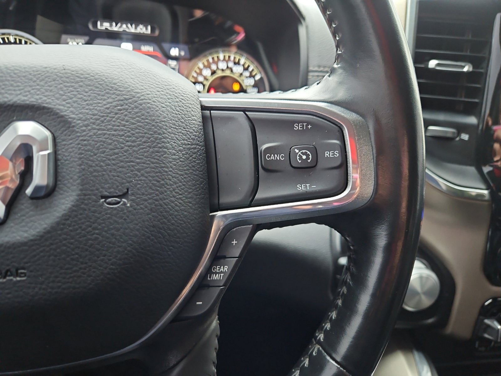 Used 2022 RAM 1500 Laramie AWD/4WD image 30