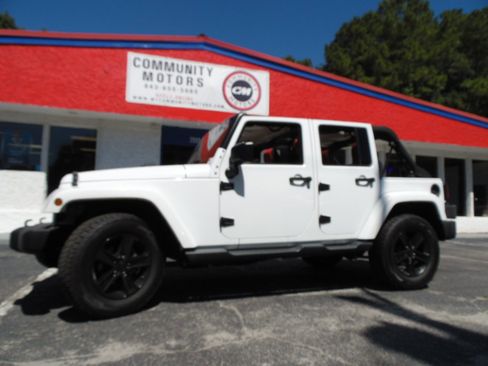 Used 2015 Jeep Wrangler Unlimited Sahara w/ Connectivity Group AWD/4WD image 19