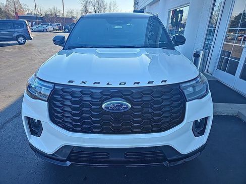Used 2025 Ford Explorer ST-Line w/ Premium Package image 3
