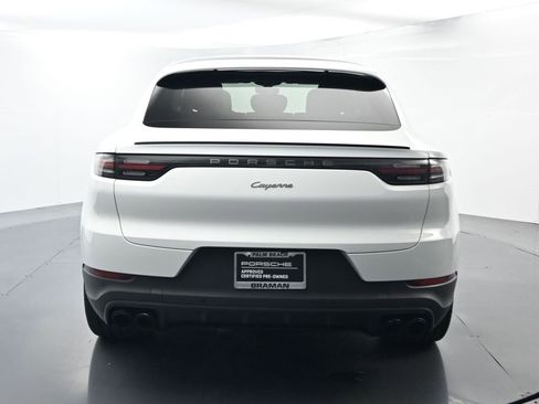 Certified 2022 Porsche Cayenne Platinum Edition image 13