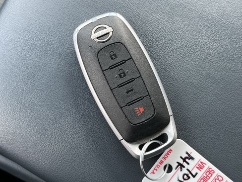 Used 2023 Nissan Ariya AWD/4WD image 37