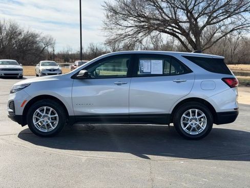 Used 2022 Chevrolet Equinox LS AWD/4WD image 4
