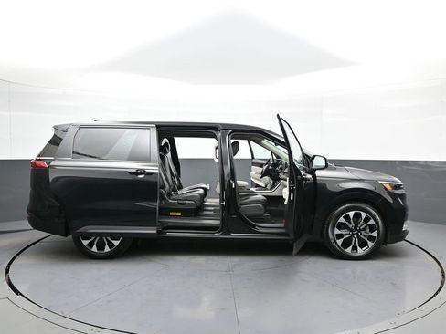 Used 2023 Kia Carnival EX image 43
