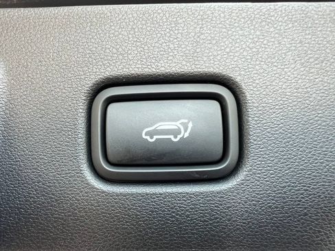Certified 2025 Hyundai Tucson Limited FWD image 13