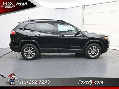 Used 2022 Jeep Cherokee Latitude Lux AWD/4WD image 2