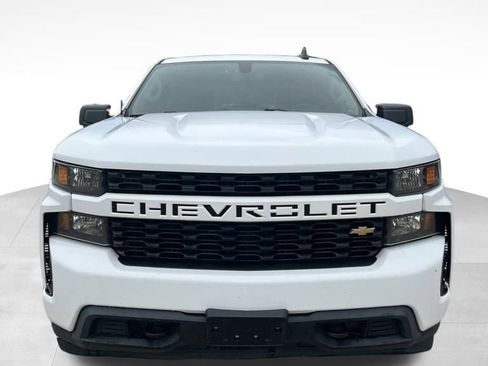 Used 2020 Chevrolet Silverado 1500 Custom w/ Custom Value Package image 2
