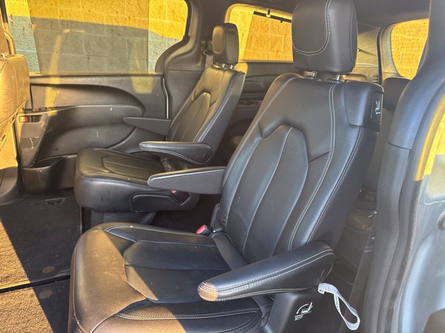 Used 2022 Chrysler Pacifica Touring-L w/ S Appearance Package FWD image 15