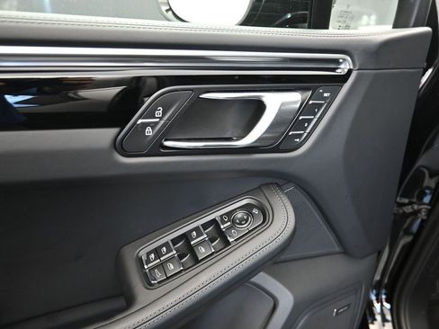 Certified 2024 Porsche Macan Turbo image 11