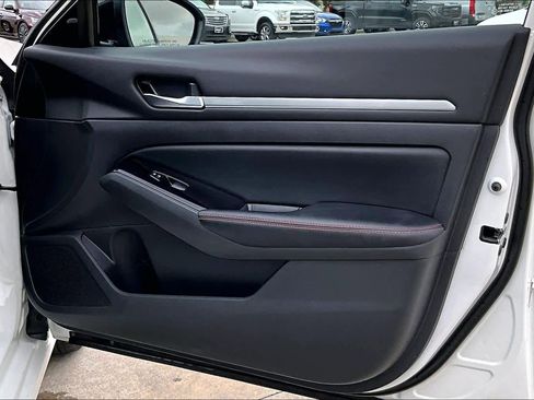 Used 2024 Nissan Altima 2.5 SR image 23