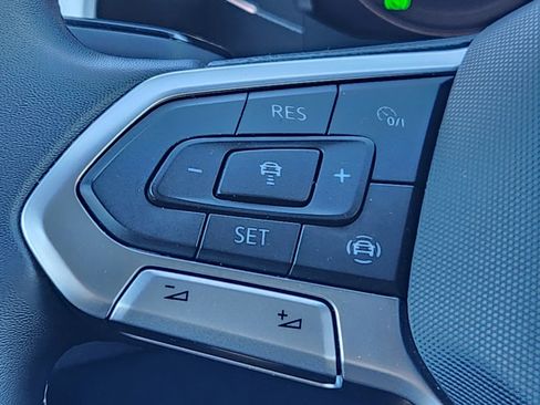 Used 2022 Volkswagen Atlas Cross Sport SE image 17