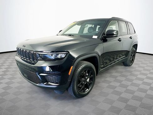 Certified 2024 Jeep Grand Cherokee Altitude AWD/4WD image 6