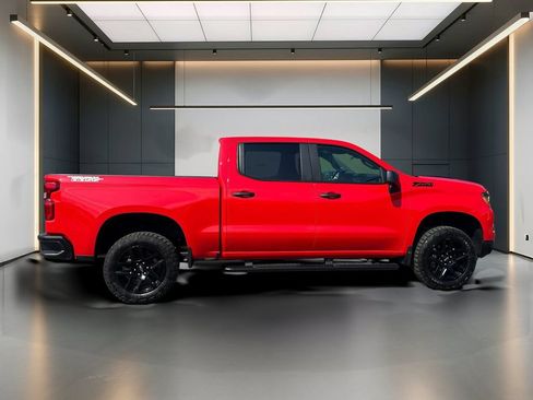 Used 2025 Chevrolet Silverado 1500 Custom Trail Boss w/ LPO, Dark Essentials Package AWD/4WD image 7