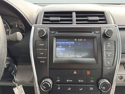 Used 2015 Toyota Camry LE FWD image 21
