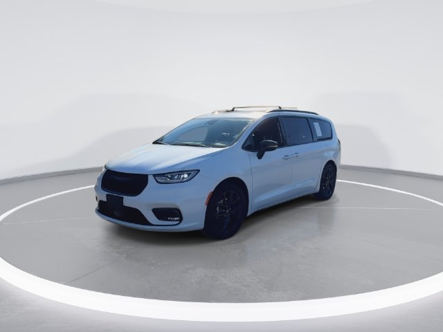 Used 2025 Chrysler Pacifica Limited FWD image 8
