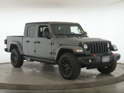 Used 2022 Jeep Gladiator Sport image 2