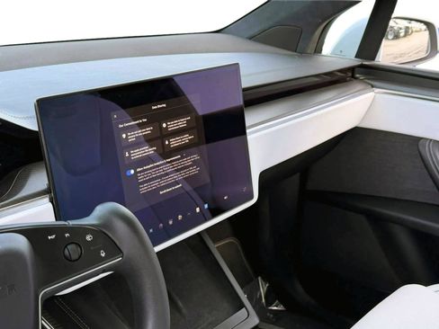 Used 2023 Tesla Model X Plaid image 22