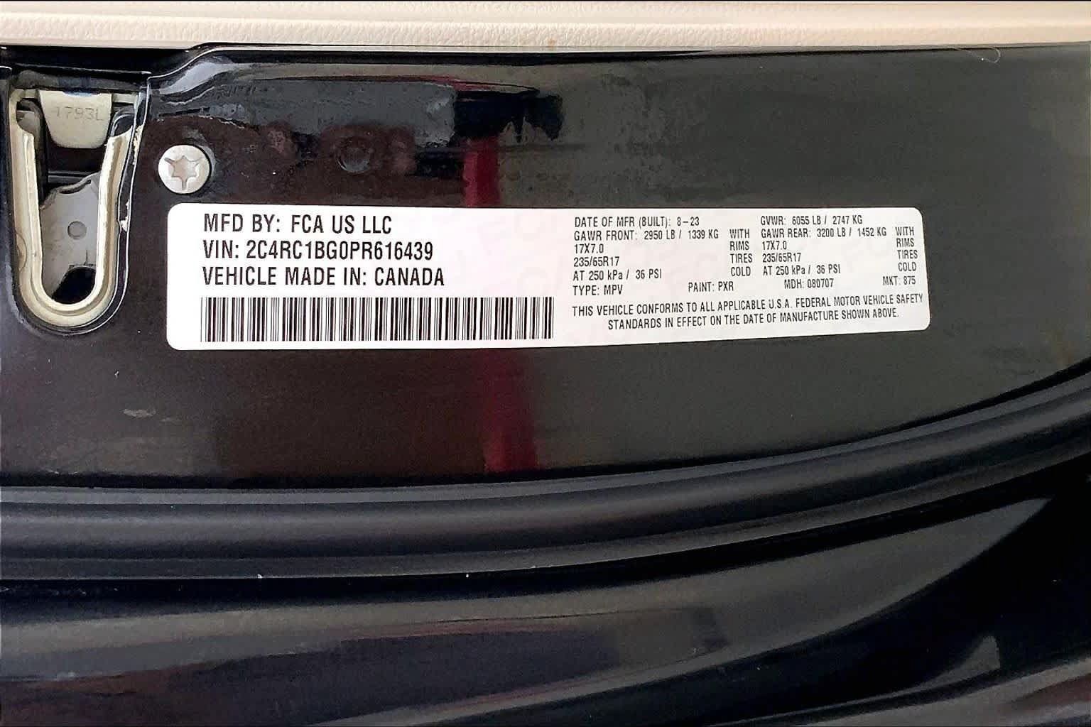 Used 2023 Chrysler Pacifica Touring-L FWD image 34