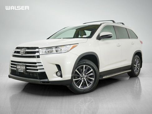 Used 2019 Toyota Highlander XLE FWD image 1