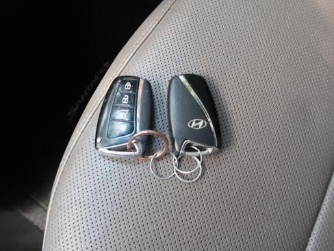 Used 2018 Hyundai Santa Fe Sport w/ 2.4L Tech Package 04 FWD image 28