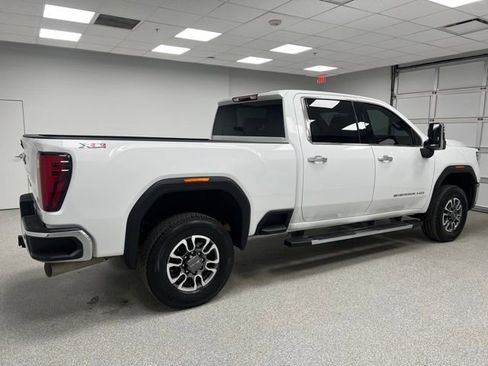 Used 2025 GMC Sierra 3500 SLT image 11