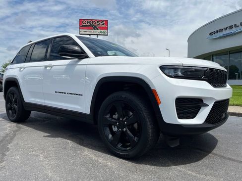 Used 2024 Jeep Grand Cherokee Altitude AWD/4WD image 49
