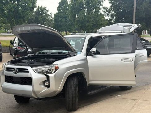 Used 2023 Toyota 4Runner SR5 Premium w/ Moonroof Package RWD image 10