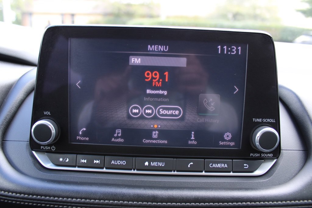 Used 2024 Nissan Rogue S AWD/4WD image 16