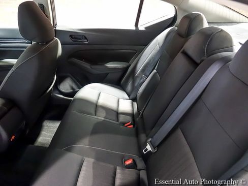 Used 2025 Nissan Altima 2.5 SV FWD image 13