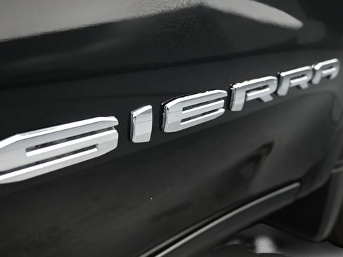 Used 2026 GMC Sierra 1500 SLT AWD/4WD image 9