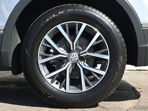 Used 2020 Volkswagen Tiguan SE w/ Panoramic Sunroof Package image 7