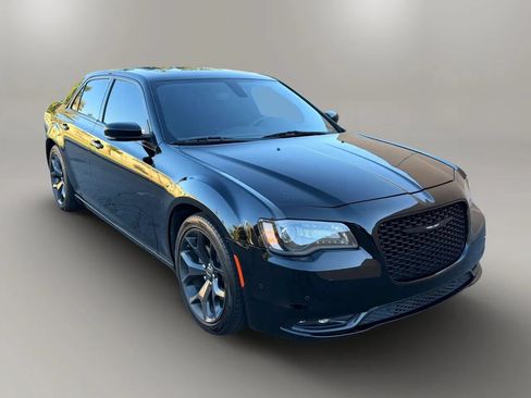 Used 2022 Chrysler 300 S RWD image 3