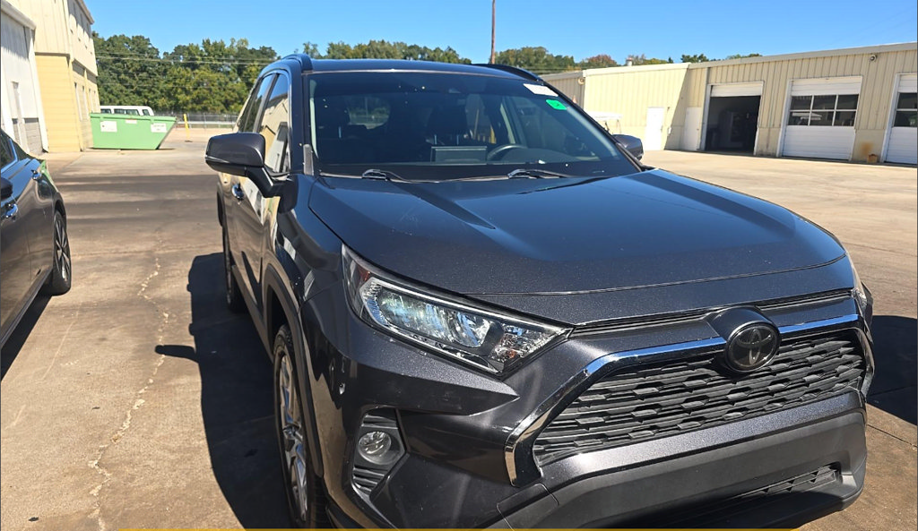 Used 2019 Toyota RAV4 XLE Premium FWD image 3