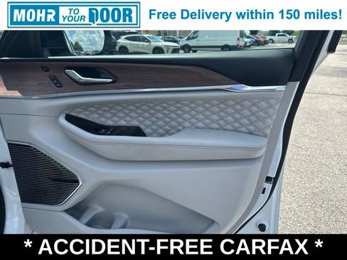 Used 2022 Jeep Grand Cherokee Summit w/ Luxury Tech Group V AWD/4WD image 21