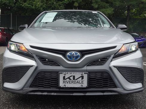 Used 2022 Toyota Camry SE w/ Convenience Package FWD image 9