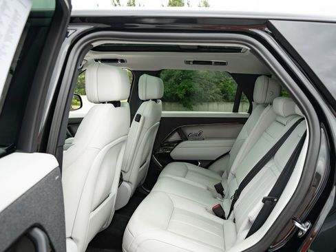 Used 2024 Land Rover Range Rover Sport SE AWD/4WD image 31
