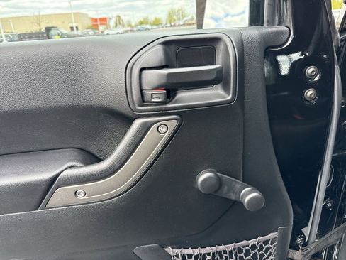 Used 2017 Jeep Wrangler Unlimited Sport w/ Connectivity Group AWD/4WD image 13