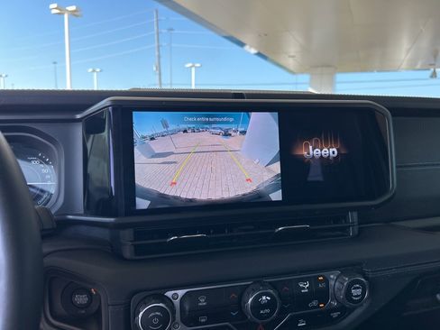 Used 2024 Jeep Wrangler Unlimited Rubicon 4xe image 22