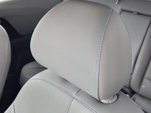 Used 2018 Kia Niro Touring FWD image 25