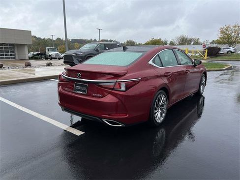 Certified 2022 Lexus ES 350 Ultra Luxury w/ Accessory Package image 3