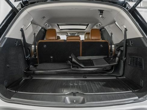 Used 2024 Nissan Pathfinder Platinum w/ Black Appearance Package image 9