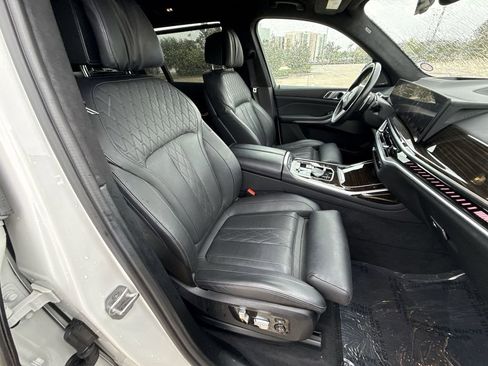Used 2023 BMW X7 M60i AWD/4WD image 16