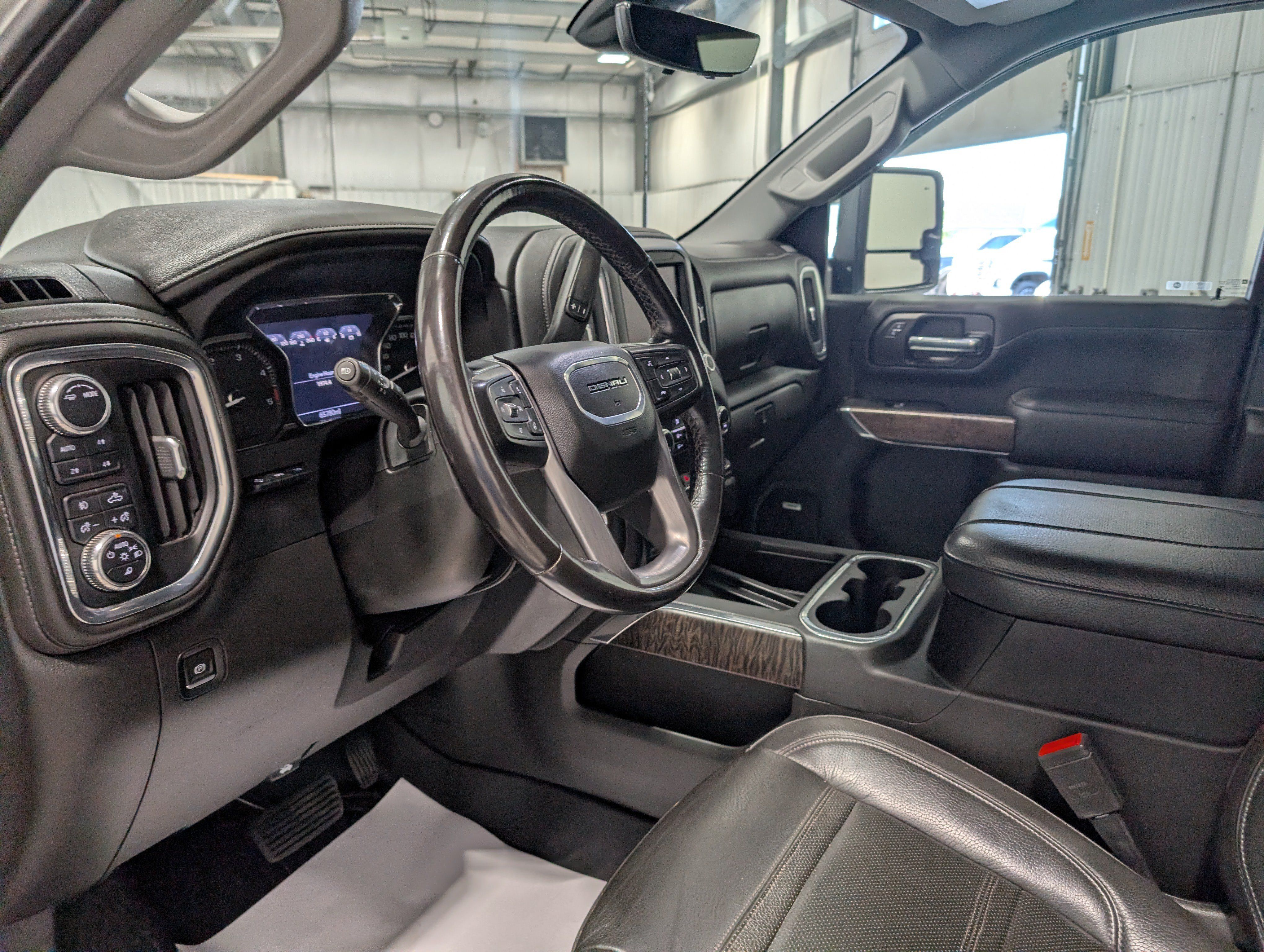 Used 2023 GMC Sierra 2500 Denali w/ Technology Package AWD/4WD image 16