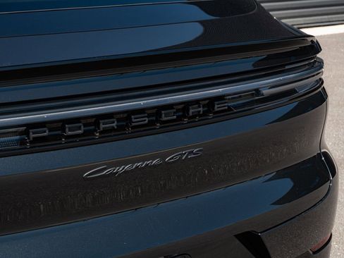Used 2025 Porsche Cayenne GTS AWD/4WD image 38