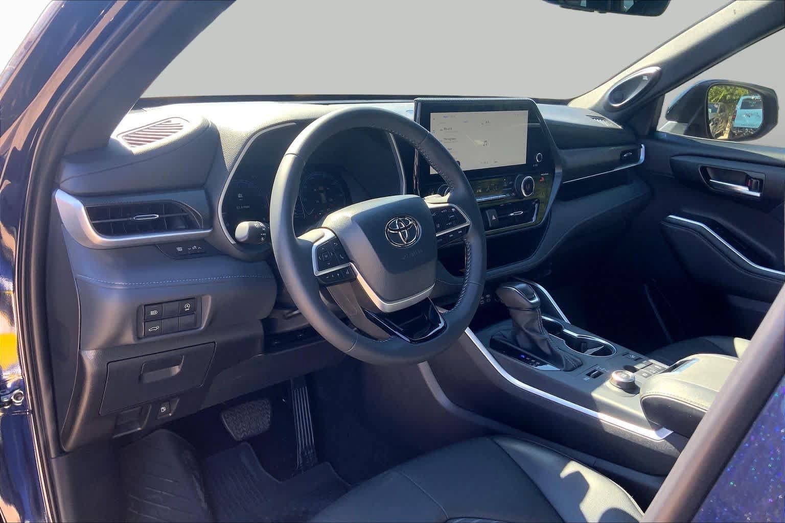 Used 2026 Toyota Highlander XSE AWD/4WD image 17