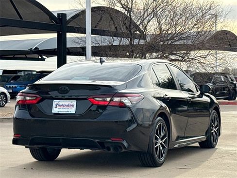 Used 2023 Toyota Camry SE image 9