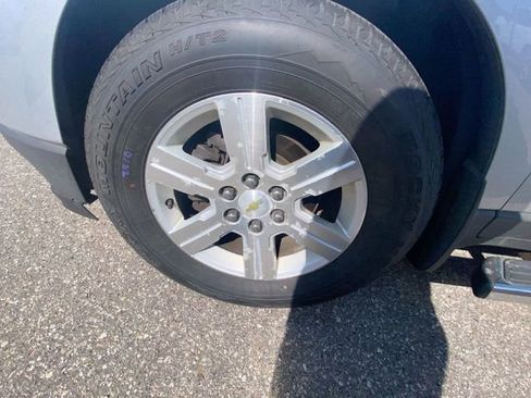 Used 2011 Chevrolet Traverse LT w/ Personal Connectivity Package FWD image 14