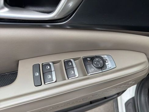 Used 2025 Kia Carnival FWD image 17