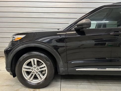 Used 2023 Ford Explorer XLT w/ Equipment Group 202A AWD/4WD image 4