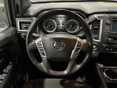 Used 2018 Nissan Titan SV image 25